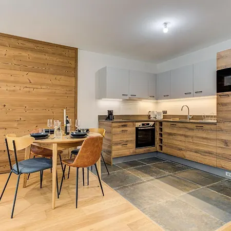 White Pearl A03, Alpes Agency, Chamonix, Sleeps 2-4