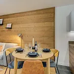 White Pearl A03, Alpes Agency, Chamonix, Sleeps 2-4