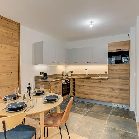 White Pearl A03, Alpes Agency, Chamonix, Sleeps 2-4