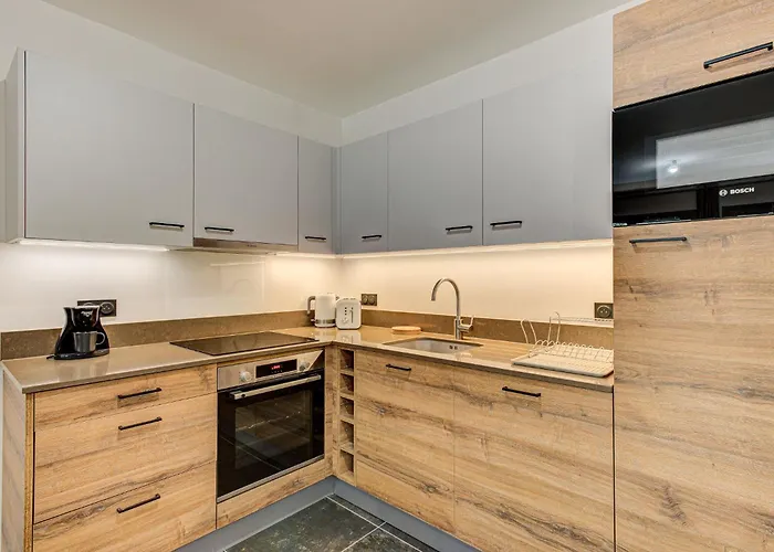 White Pearl A03, Alpes Agency, Chamonix, Sleeps 2-4